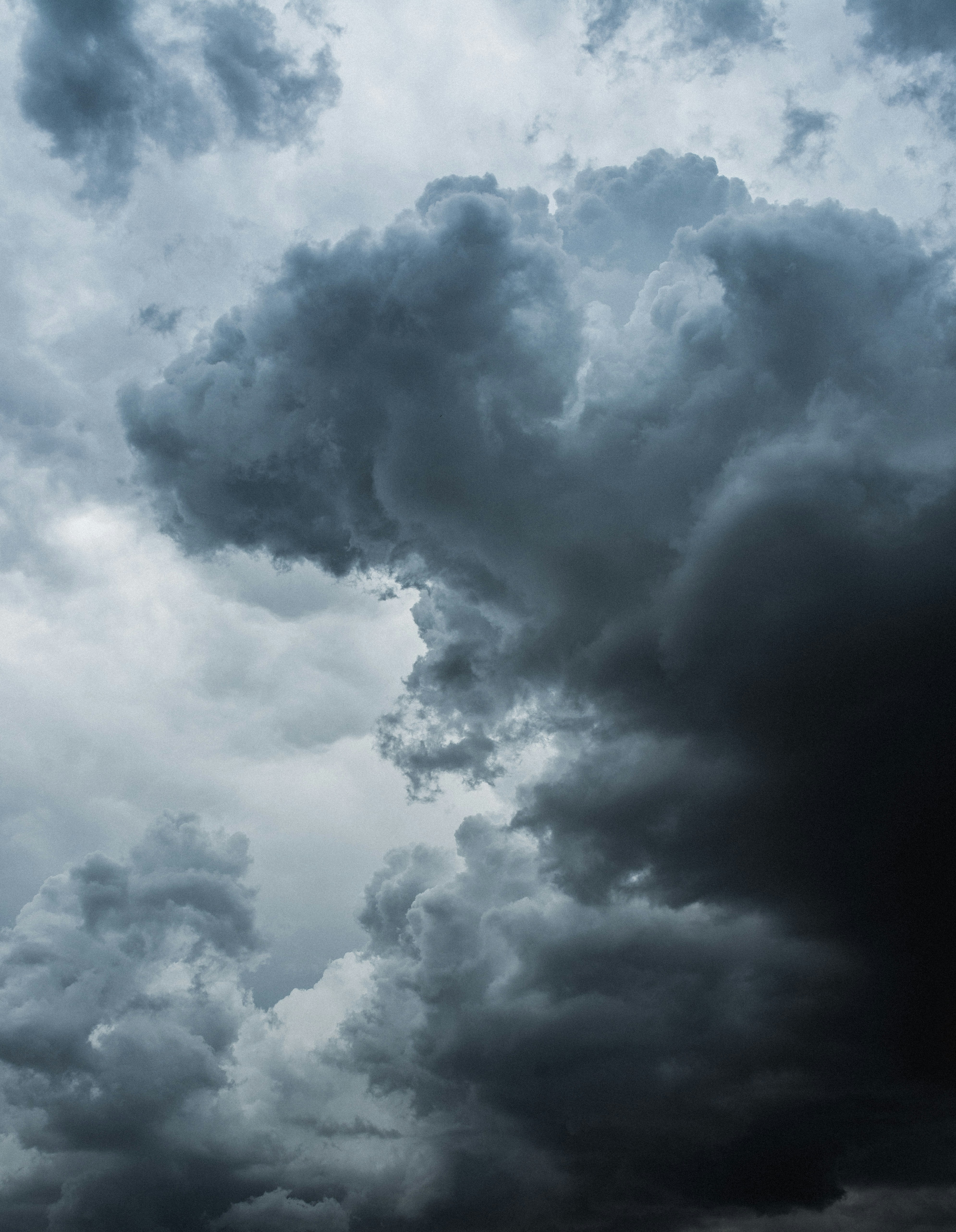 孕妇梦见下雨是宝宝在报喜?揭秘这个神奇征兆的真相!