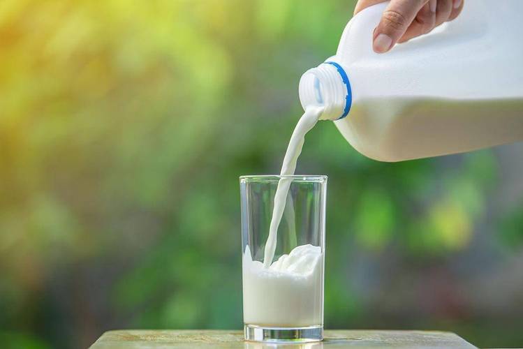 喝纯牛奶拉肚子是什么原因？揭秘身体的小抗议，3招让你安心喝！